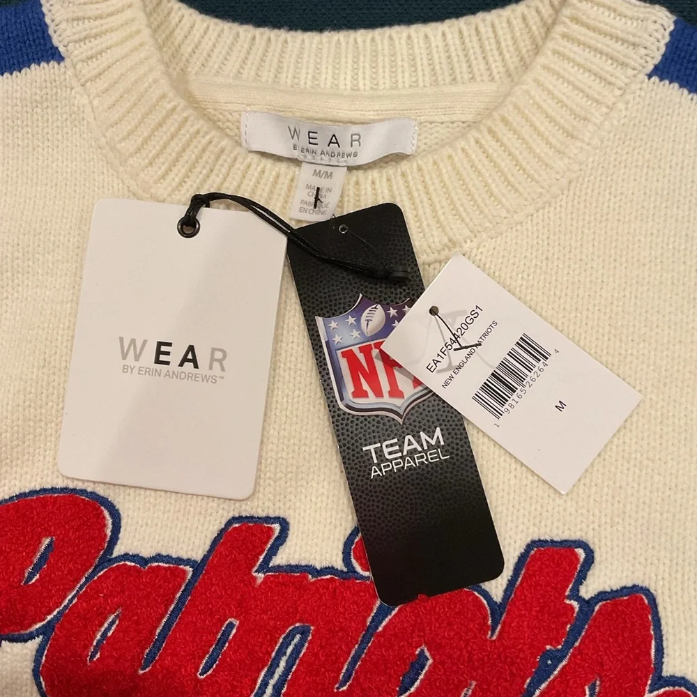 Women's WEAR by Erin Andrews Cream
New England Patriots Stripe Sweater Sz M NWT - Picture 5 of 9